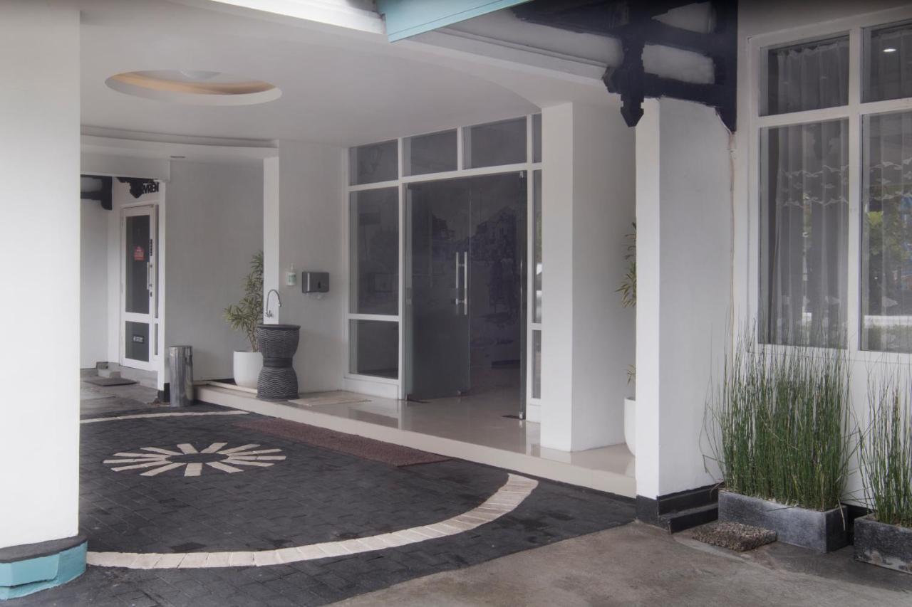 Hotel Galuh Anindita Джокьякарта Экстерьер фото