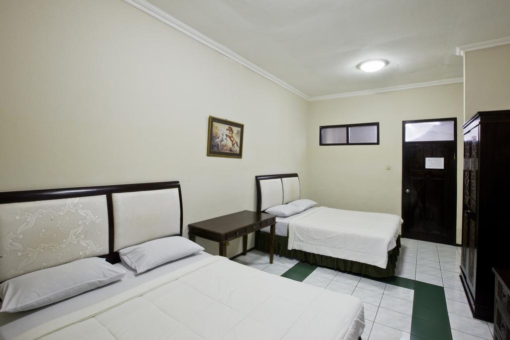 Hotel Galuh Anindita Джокьякарта Экстерьер фото