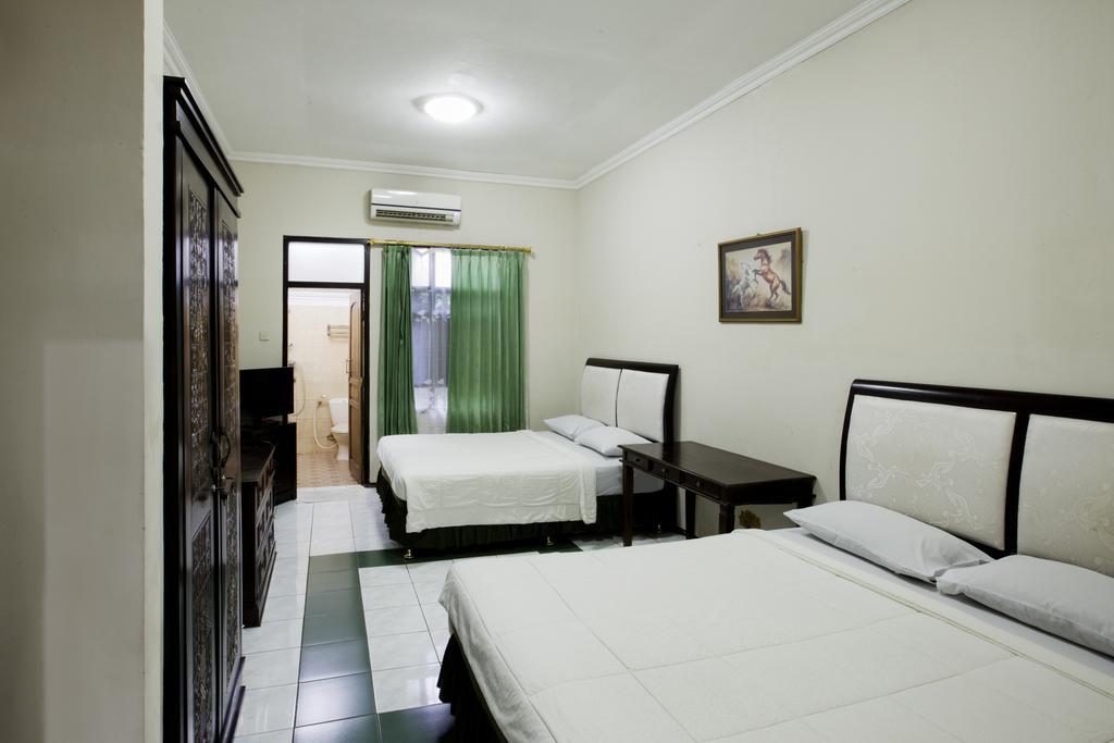 Hotel Galuh Anindita Джокьякарта Экстерьер фото